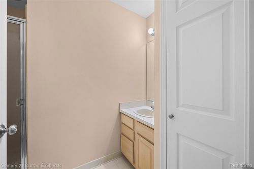9 Canfield Cir, Dearborn Heights, MI, 48127-3771 | Card Image