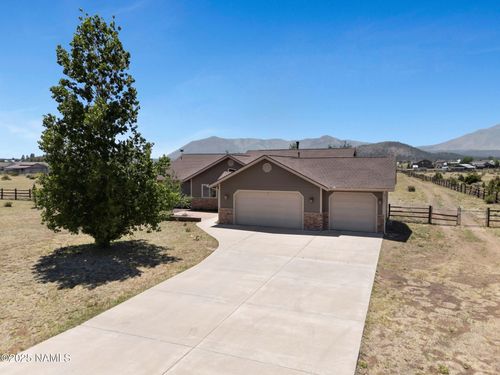 9644 N Bryant Rd, Flagstaff, AZ, 86004-3386 | Card Image