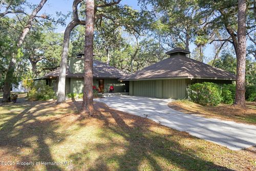 8725 Quail Run Dr, WESLEY CHAPEL, FL, 33544-2035 | Card Image