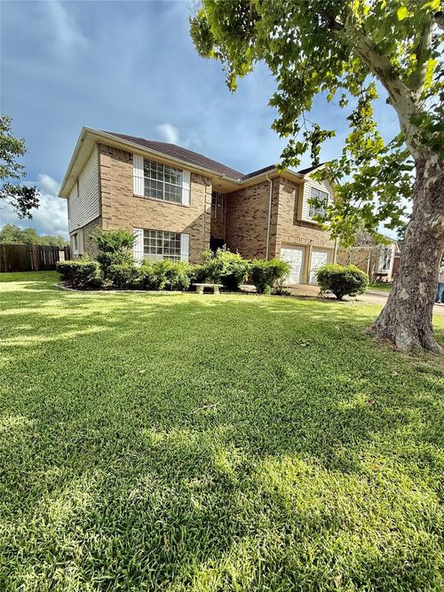 223 Almond Dr, Lake Jackson, TX, 77566-5117 | Card Image