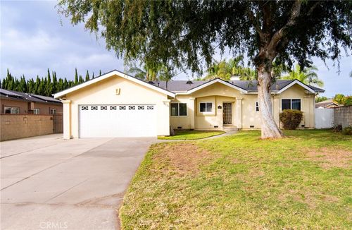 8135 Dacosta St, Downey, CA, 90240-3901 | Card Image