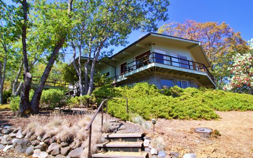 55 Birnam Wood Rd, Ashland, OR, 97520-1601 | Card Image