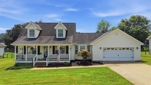 8450 Bay Run Dr, Hixson, TN, 37343-1476 | Card Image