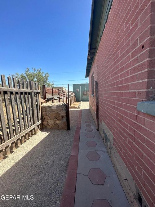 b-4640 La Luz Ave, El Paso, TX, 79903-3117 | Card Image