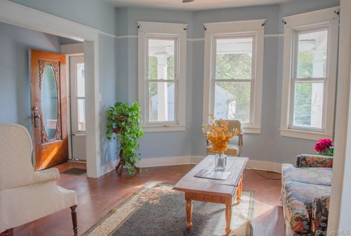 11 3rd Ave, Kingston, NY, 12401-3235 | Card Image