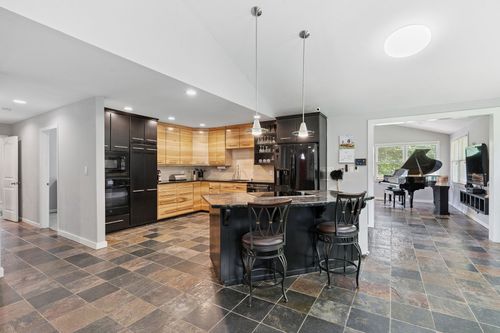 9032 S Harpeth Ct, Nashville, TN, 37221-3811 | Card Image