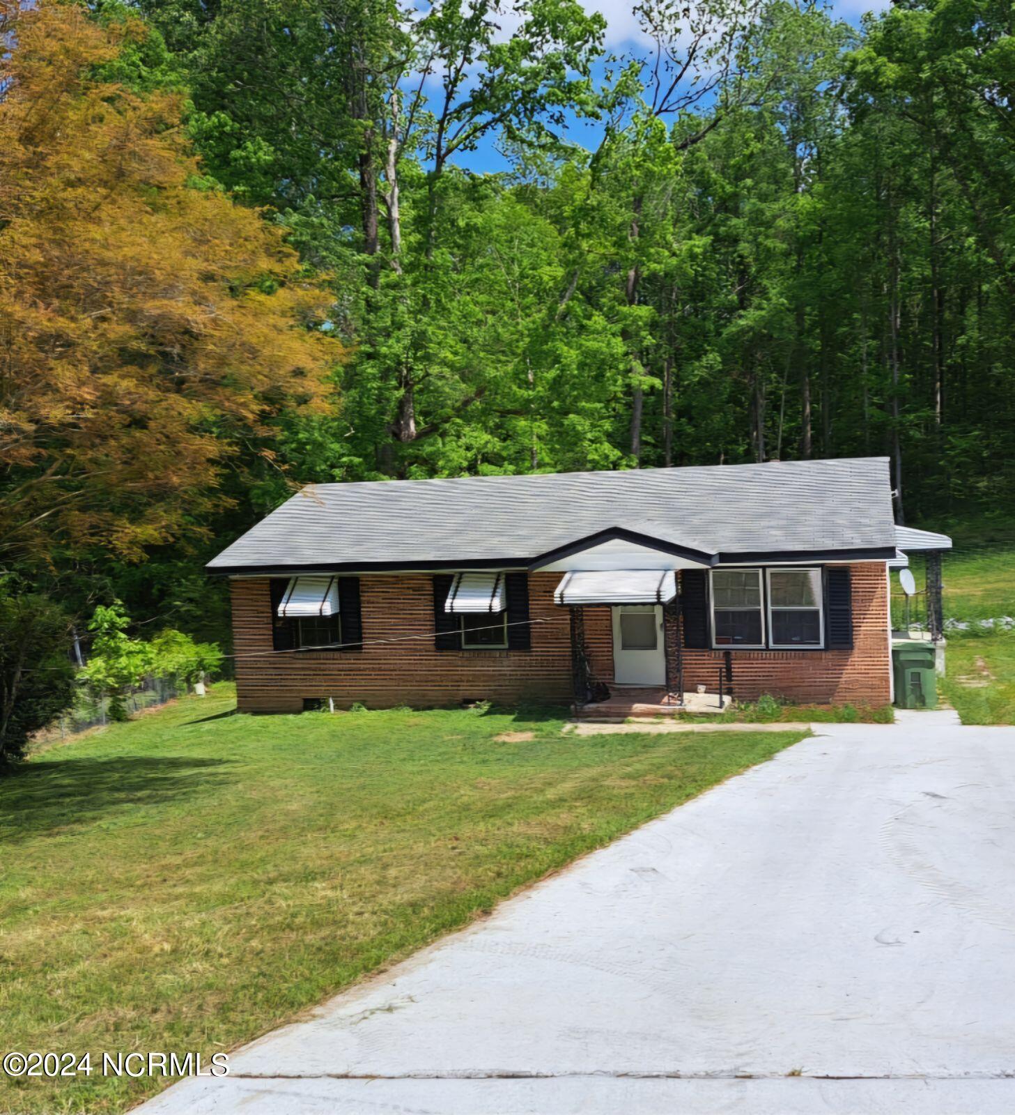 Charles Cir, Roanoke Rapids, NC 27870