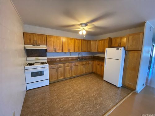 apt-a-813 Bannister St, Honolulu, HI, 96819-4722 | Card Image