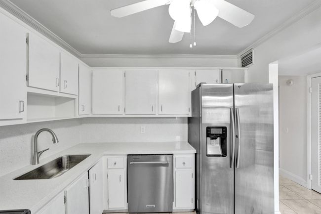 APT-202 - 6200 S Falls Circle Dr, Condo with 2 bedrooms, 2 bathrooms and null parking in Lauderhill FL | Image 5