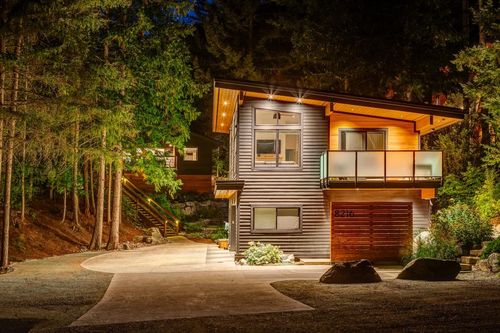 8216 Valley Dr, Whistler, BC, V8E0G1 | Card Image