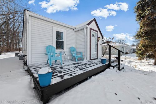 37205 Bendix St, Wayne, MI, 48184-1547 | Card Image