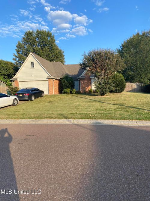 7414 Hunters Hollow Ln, Southaven, MS, 38671-9166 | Card Image