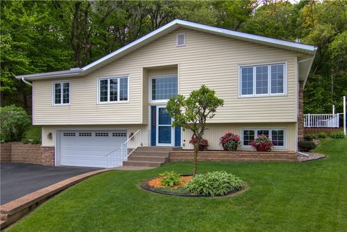 2110 Carter St, Eau Claire, WI, 54703-1313 | Card Image