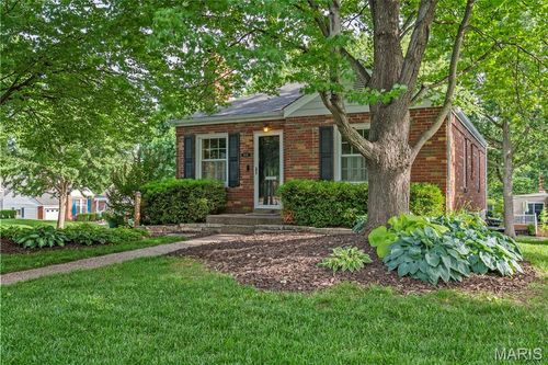 9102 White Ave, Brentwood, MO, 63144-1630 | Card Image
