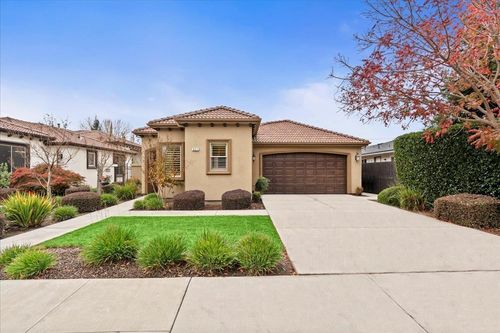 921 Hackberry Ave, Modesto, CA, 95350-5132 | Card Image