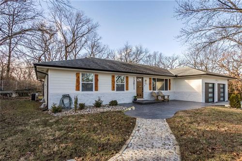 13811 S Lakeshore Dr, Olathe, KS, 66061-8822 | Card Image