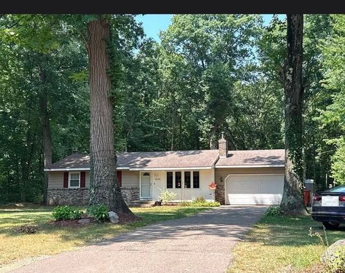 9045 Algoma Ave Ne, Rockford, MI, 49341-9084 | Card Image