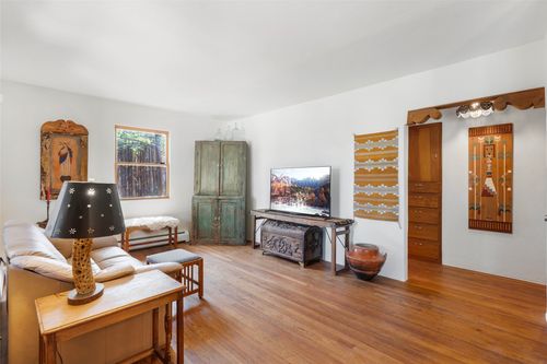 1820 Kiva Rd, Santa Fe, NM, 87505-3313 | Card Image