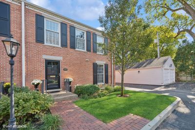 909 Westerfield Drive, Townhouse with 3 bedrooms, 2 bathrooms and 1 parking in Wilmette IL | Image 1