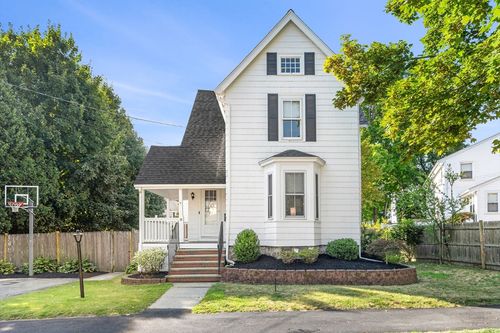 18 Byron St, Wakefield, MA, 01880-2623 | Card Image