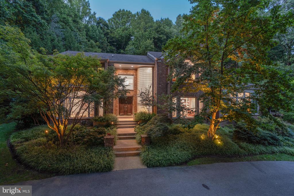 Vendome Dr, Bethesda, MD 20817