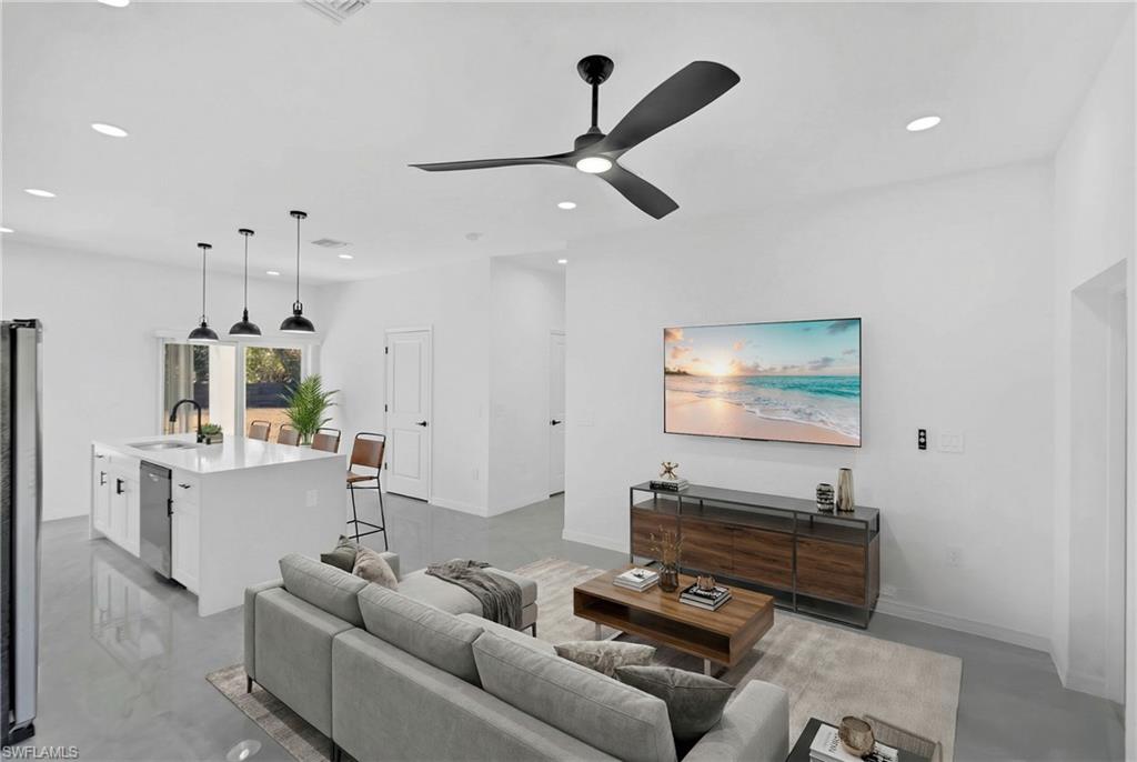 Residential in PUNTA GORDA 5
