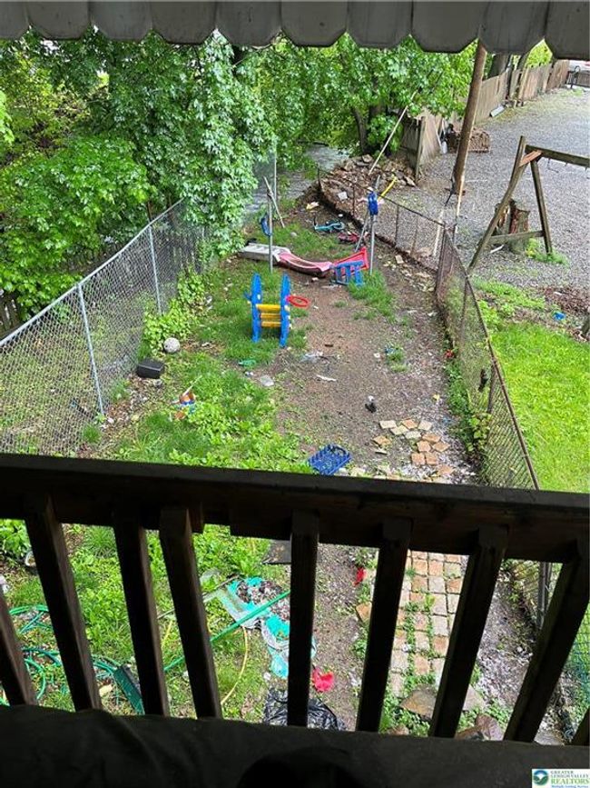 310 E Broad St, House other with 5 bedrooms, 2 bathrooms and null parking in Tamaqua PA | Image 4
