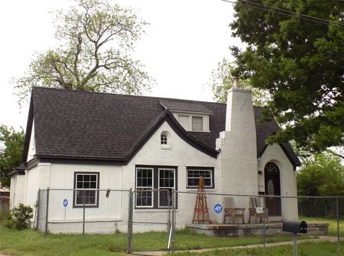 410 S Mill St, Bowie, TX, 76230-5904 | Card Image