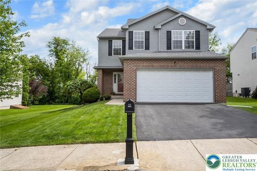 1240 Vera Dr, Forks Twp, PA, 18040-5825 | Card Image