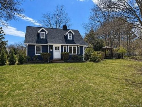 16 Vail Ave, East Quogue, NY, 11942-4118 | Card Image