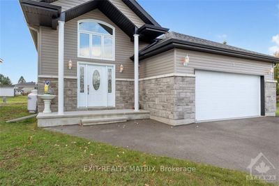 5 Lamoureux St, House other with 3 bedrooms, 3 bathrooms and 11 parking in Saint Isidore ON | Image 2