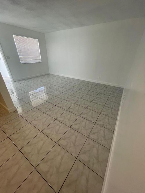 apt-9-400 Se 9th Ct, Hallandale Beach, FL, 33009-7138 | Card Image