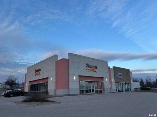 3901 N Brady St, Davenport, IA, 52806-4052 | Card Image