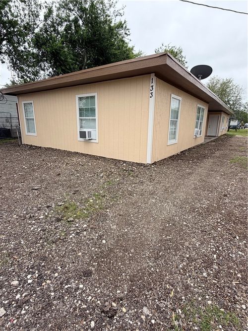 135 Richard St, Corpus Christi, TX, 78415-4347 | Card Image