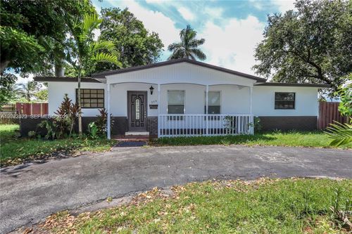 200 Sw 64th Way, Pembroke Pines, FL, 33023-1242 | Card Image