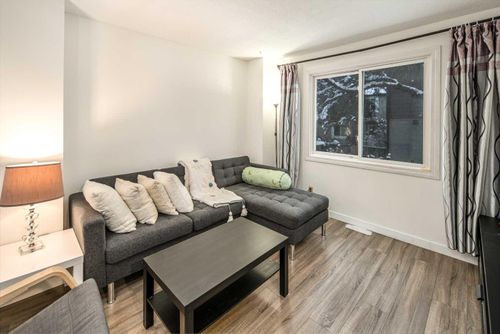 33-4936 Dalton Dr Nw, Calgary, AB, T3A2E4 | Card Image