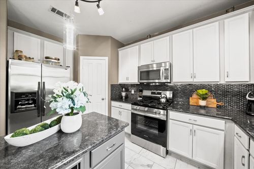 812 Creekside Dr, Little Elm, TX, 75068-4845 | Card Image