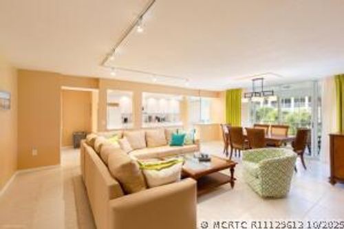 e2-110 Half Moon Cir, Hypoluxo, FL, 33462-5470 | Card Image