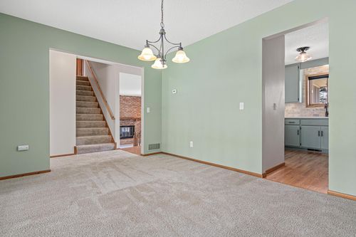 5435 Upper 147th St W, Apple Valley, MN, 55124-6665 | Card Image