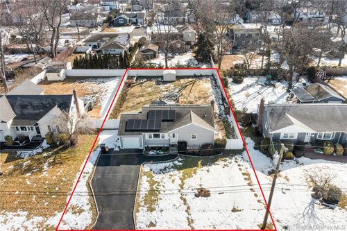 85 Cotter St, West Islip, NY, 11795-1046 | Card Image