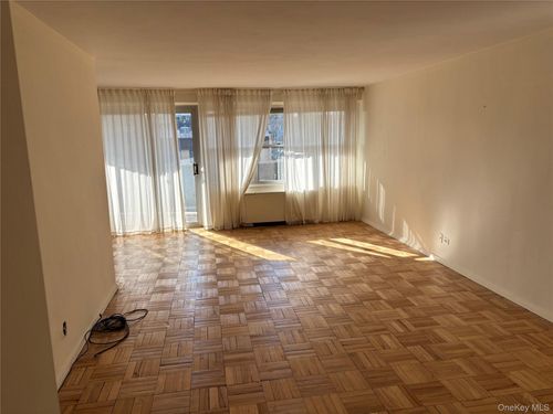 apt-3e-17-85 215th St, Bayside, NY, 11360-1703 | Card Image