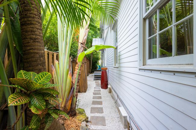 Side Walkway w/ Storage | Image 28