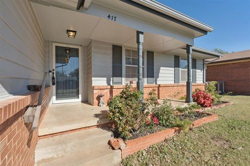 417 W Douglas Dr, Midwest City, OK, 73110-2902 | Card Image