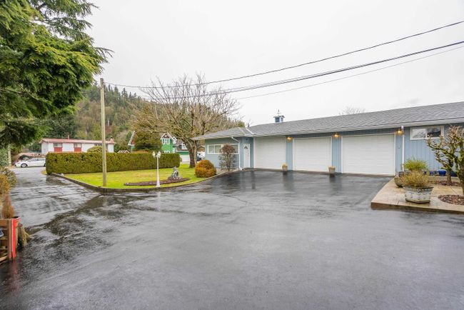 34410 Norrish Avenue, House other with 5 bedrooms, 2 bathrooms and 10 parking in Mission BC | Image 4