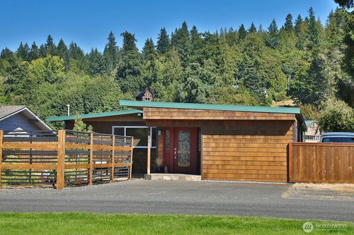 8121 Sandy Hook Ter, Clinton, WA, 98236-8922 | Card Image