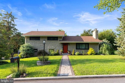 205 E Glenn Rd, HERSHEY, PA, 17033-2127 | Card Image