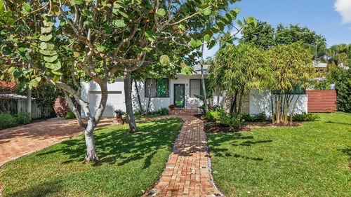 215 N Seacrest Cir, Delray Beach, FL, 33444-4238 | Card Image
