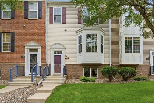 15742 Frisian Ln, Apple Valley, MN, 55124-5626 | Card Image