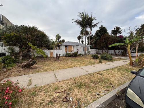 3720 S Meyler St, San Pedro, CA, 90731-6432 | Card Image