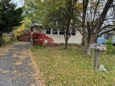 207 Brookline Road, House other with 3 bedrooms, 1 bathrooms and null parking in Salina NY | Image 2